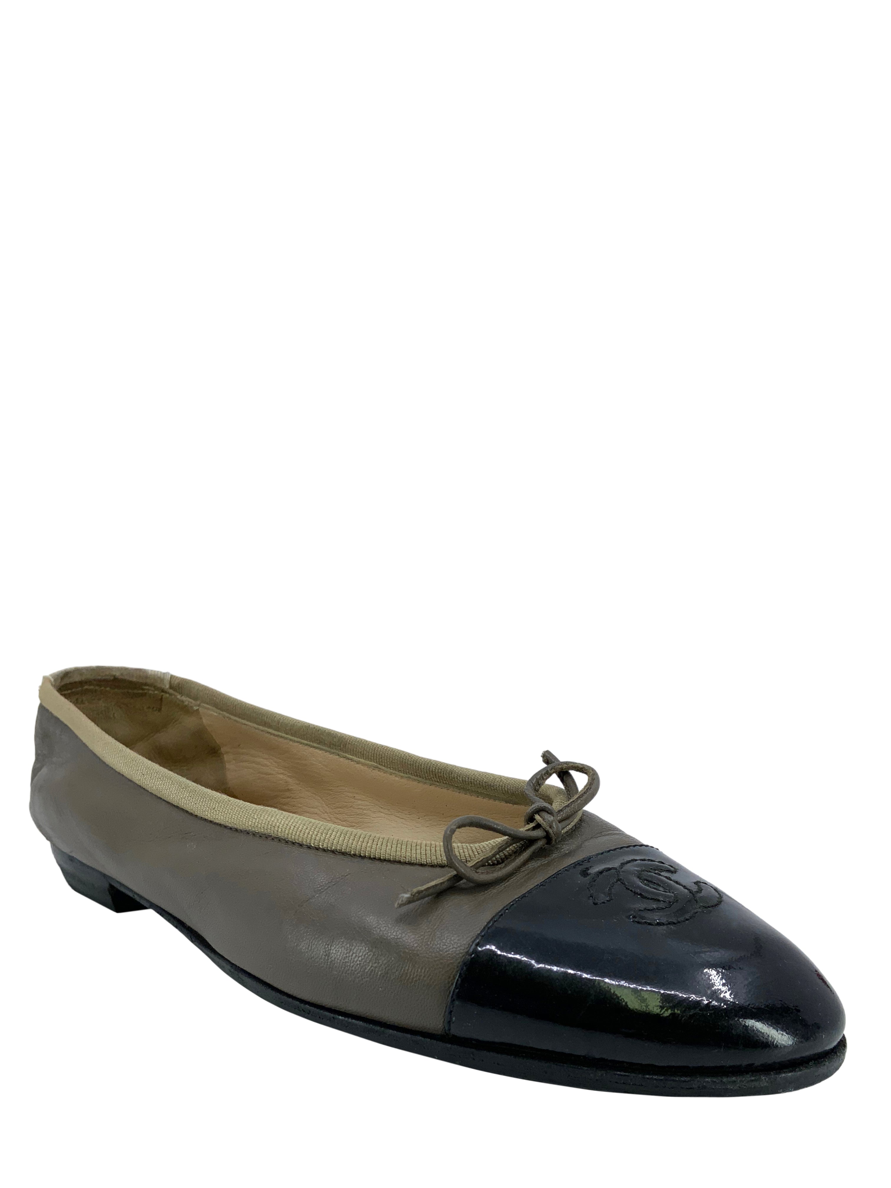 CHANEL Lambskin Leather CC Cap Toe Ballet Flats Size 8 → CHANEL Lambskin Leather Cap Toe Ballet Flats Size 8