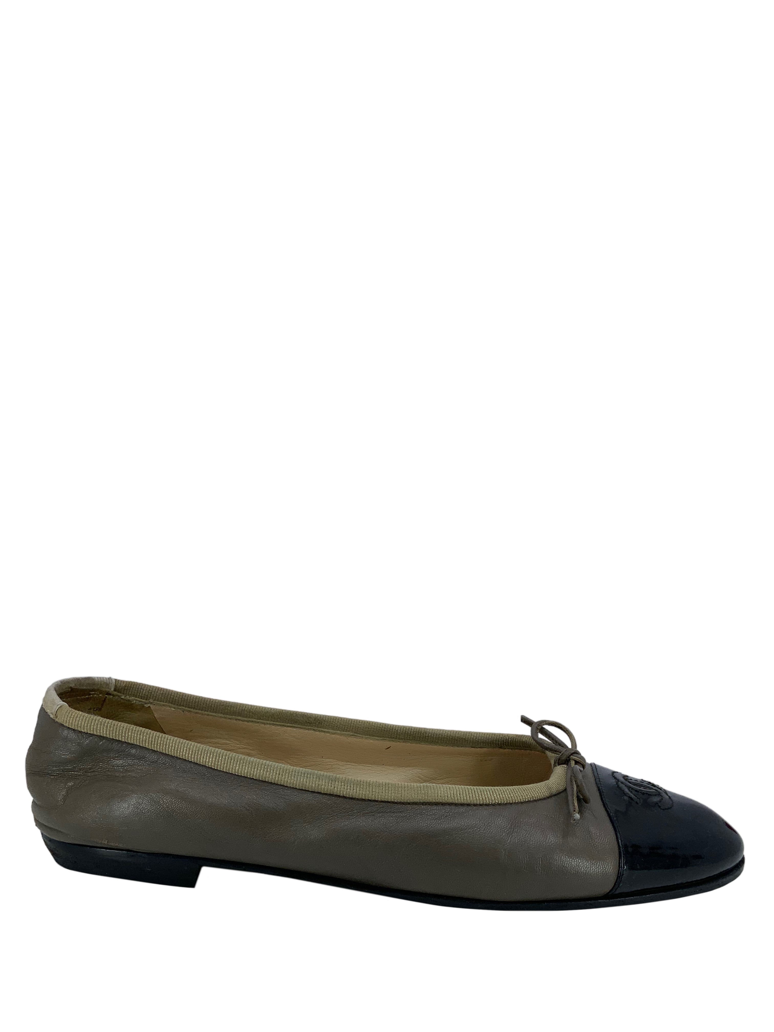 CHANEL Lambskin Leather CC Cap Toe Ballet Flats Size 8 → CHANEL Lambskin Leather Cap Toe Ballet Flats Size 8