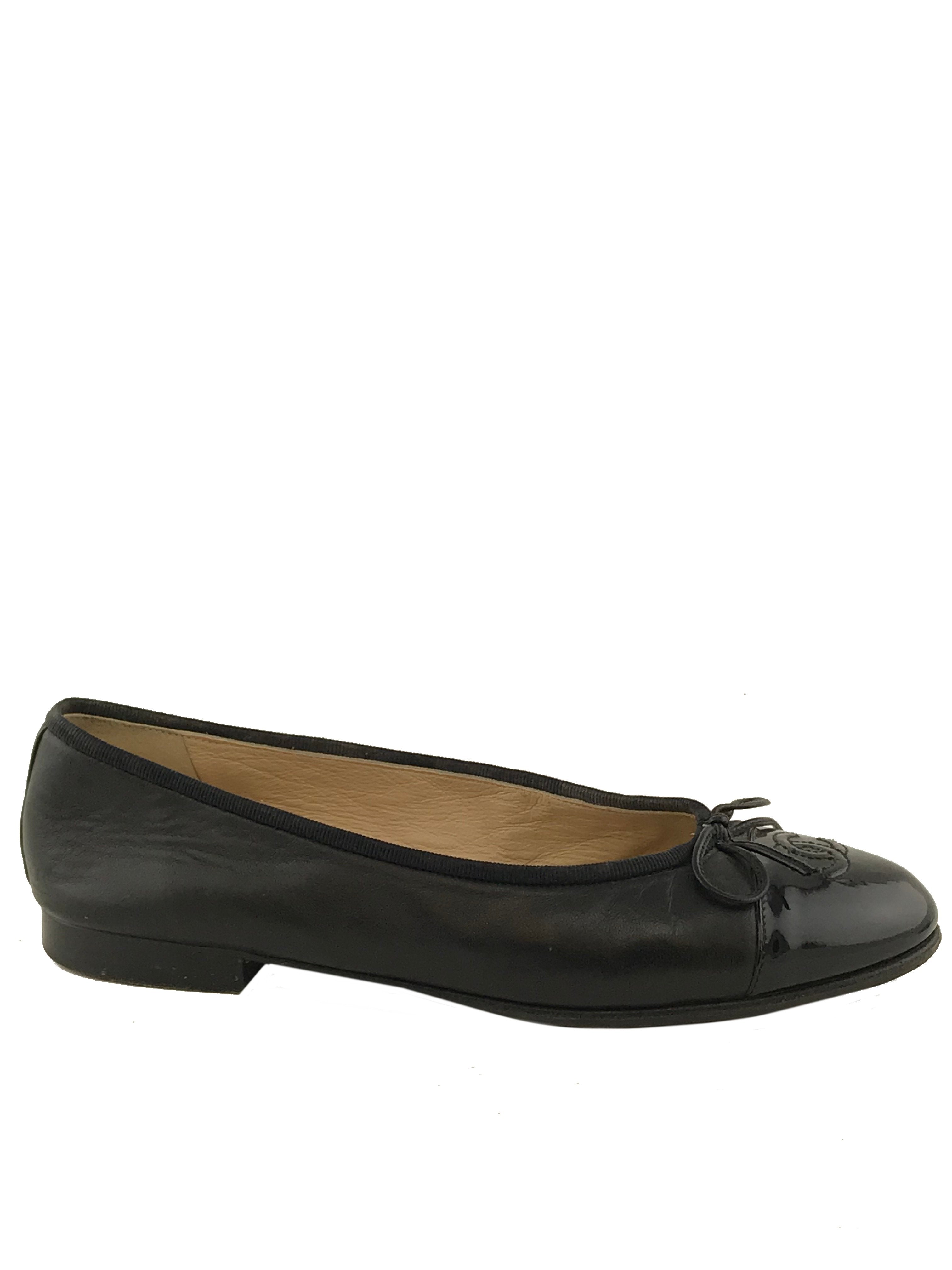 Chanel leather ballet flats size 7.5 with CC cap toe