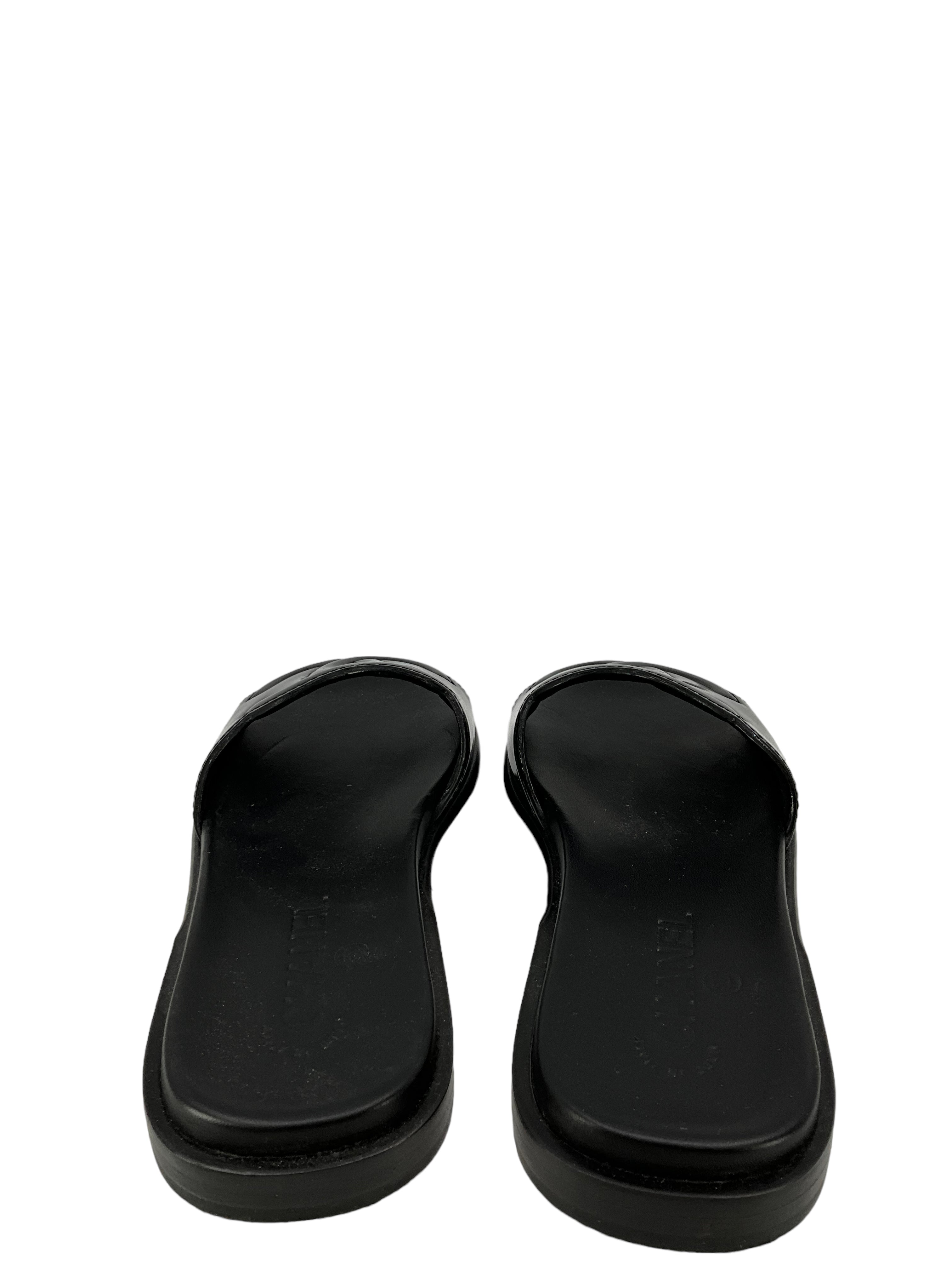 Chanel size 7 black leather sandals.