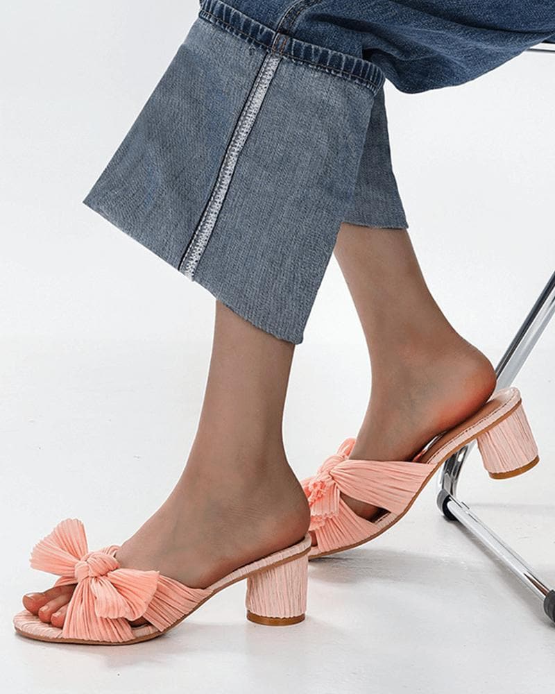 Chunky heel sandals with bow-knot design