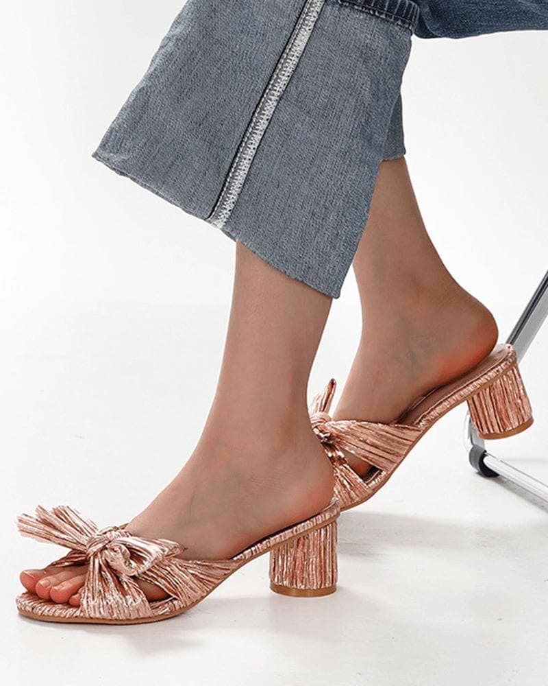 Chunky heel sandals with bow-knot design