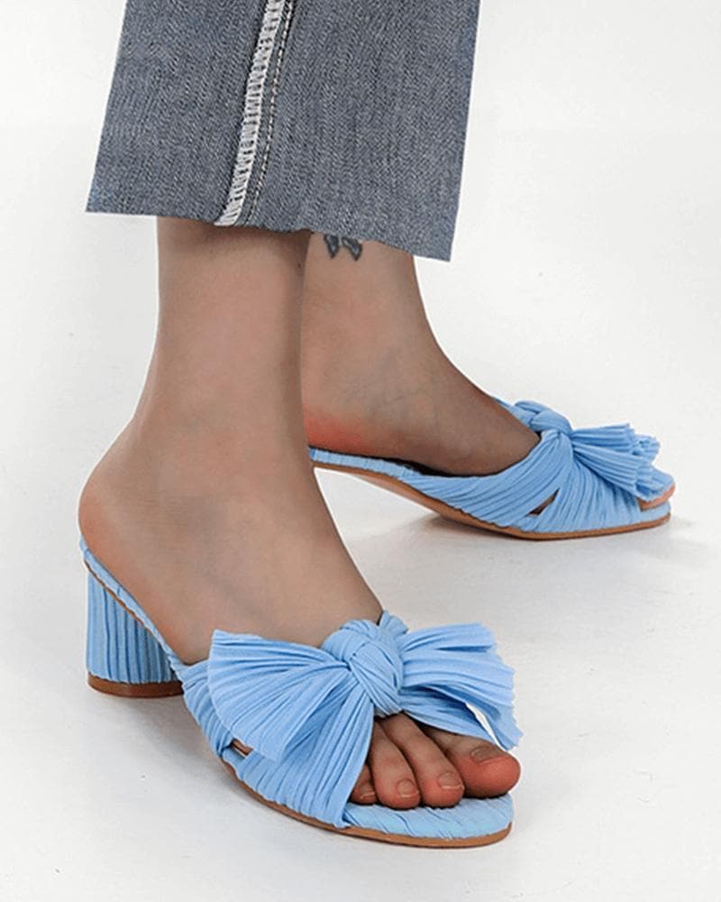 Chunky heel sandals with bow-knot design