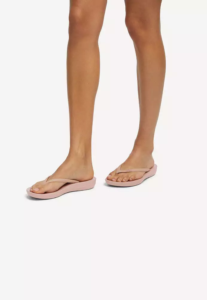 FitFlop iQushion Cream Thongs