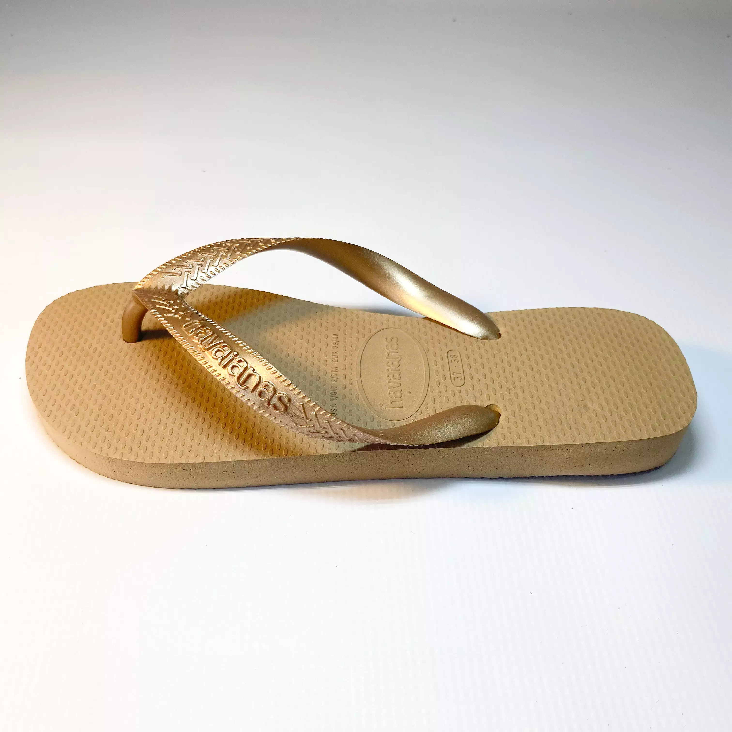 Havaiana rose gold flip flops