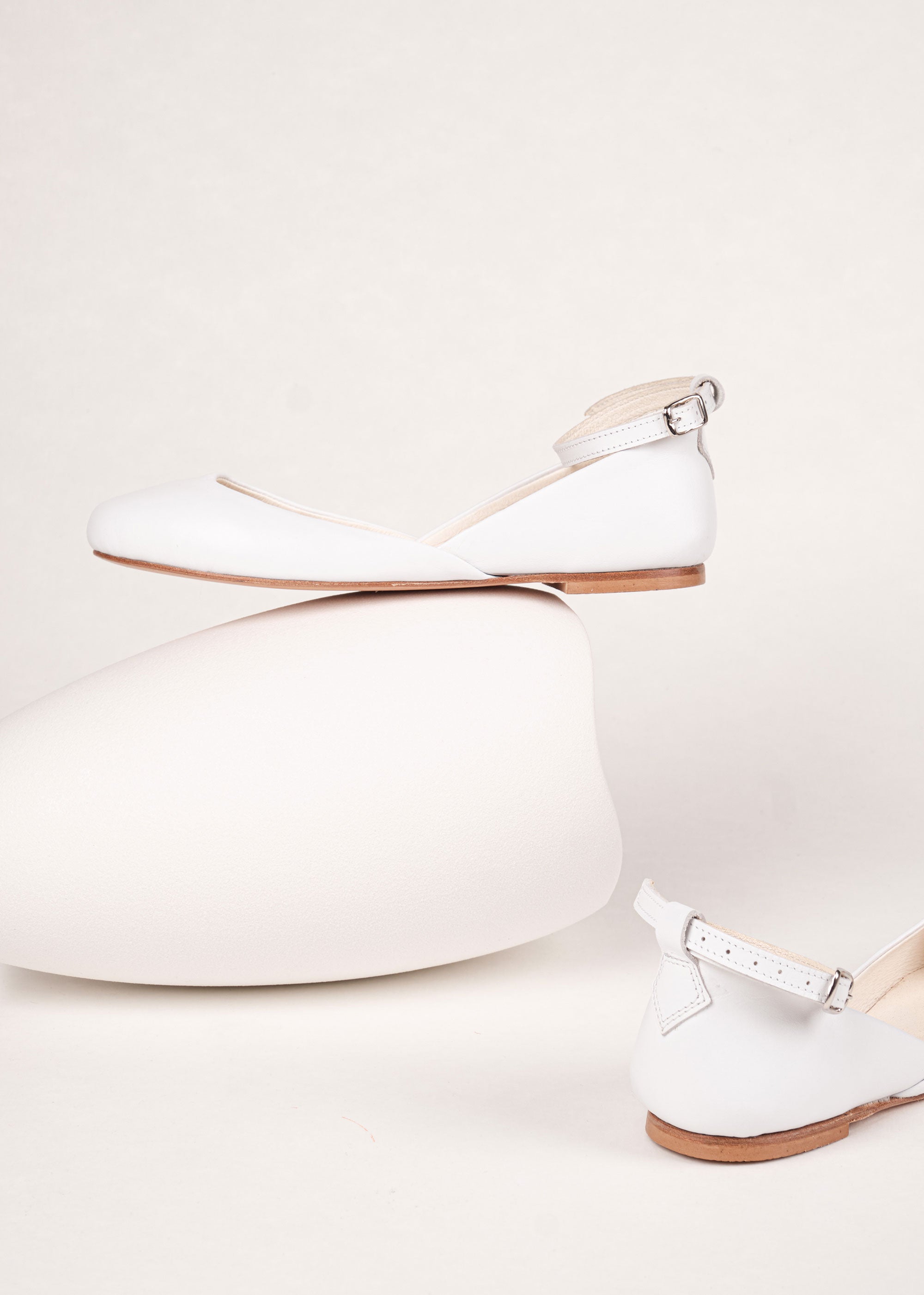 LUNA WHITE BALLET FLATS