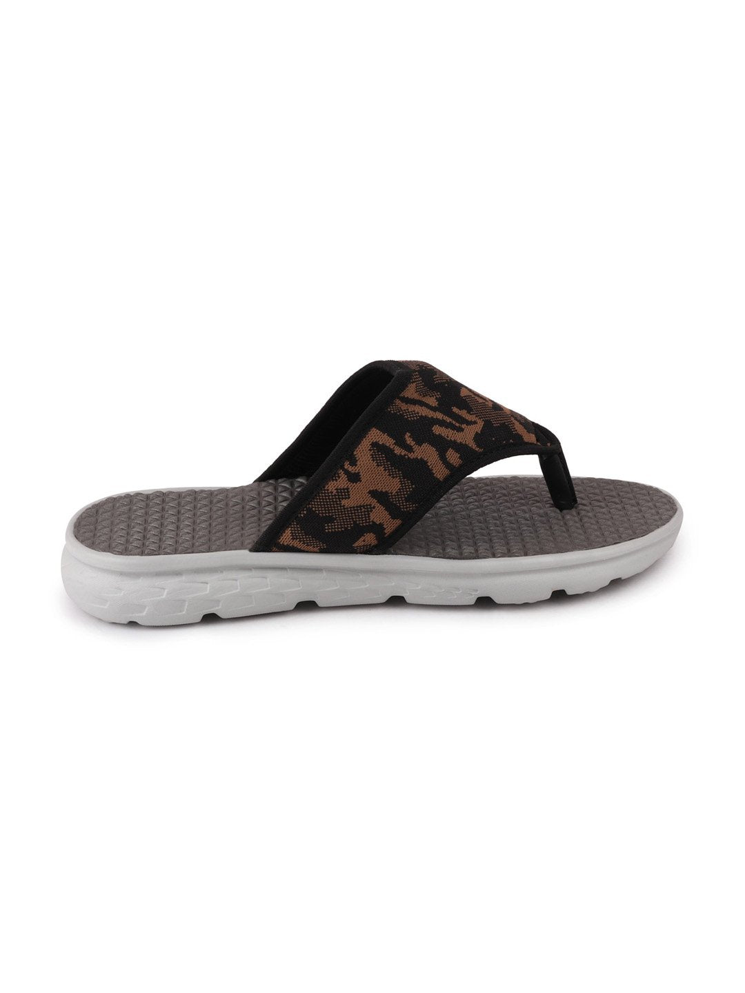 Men's printed slip-on flip-flops for casual use.