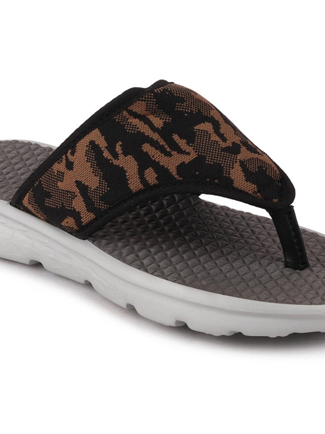 Men's printed slip-on flip-flops for casual use.