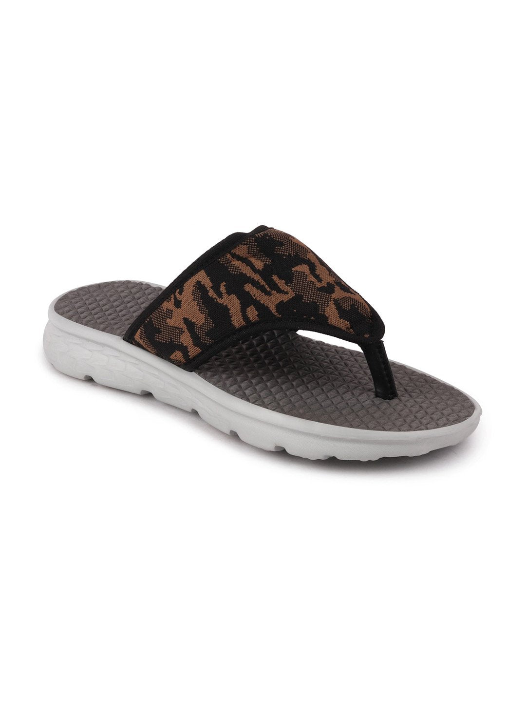 Men's printed slip-on flip-flops for casual use.