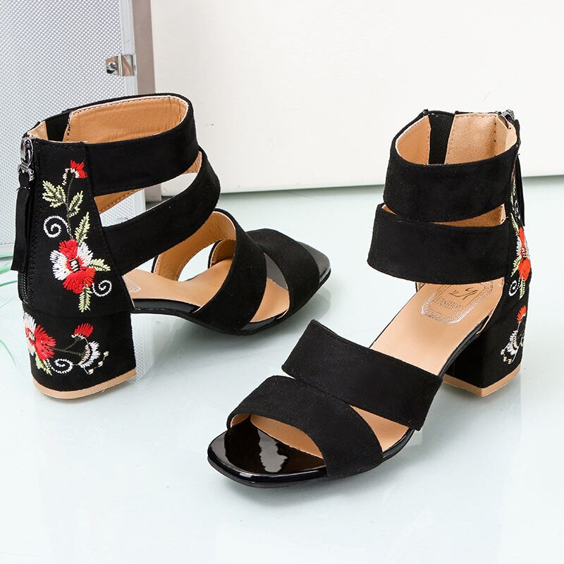 Mid-heel Sandals with Thick Heels, Retro Open Toe, Elegant Embroidered Design