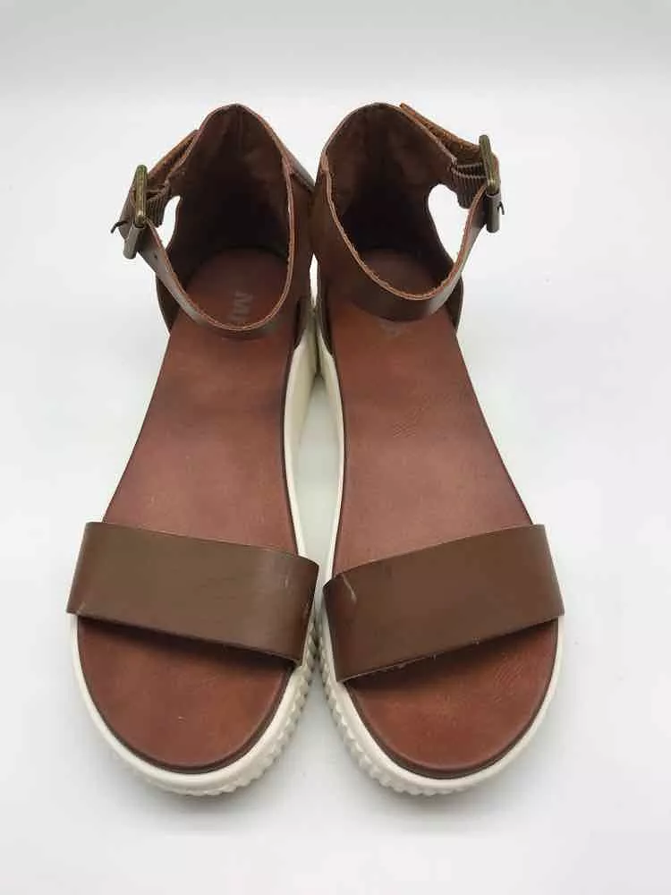 Used MIA Brown Size 8 Slingback Sandals