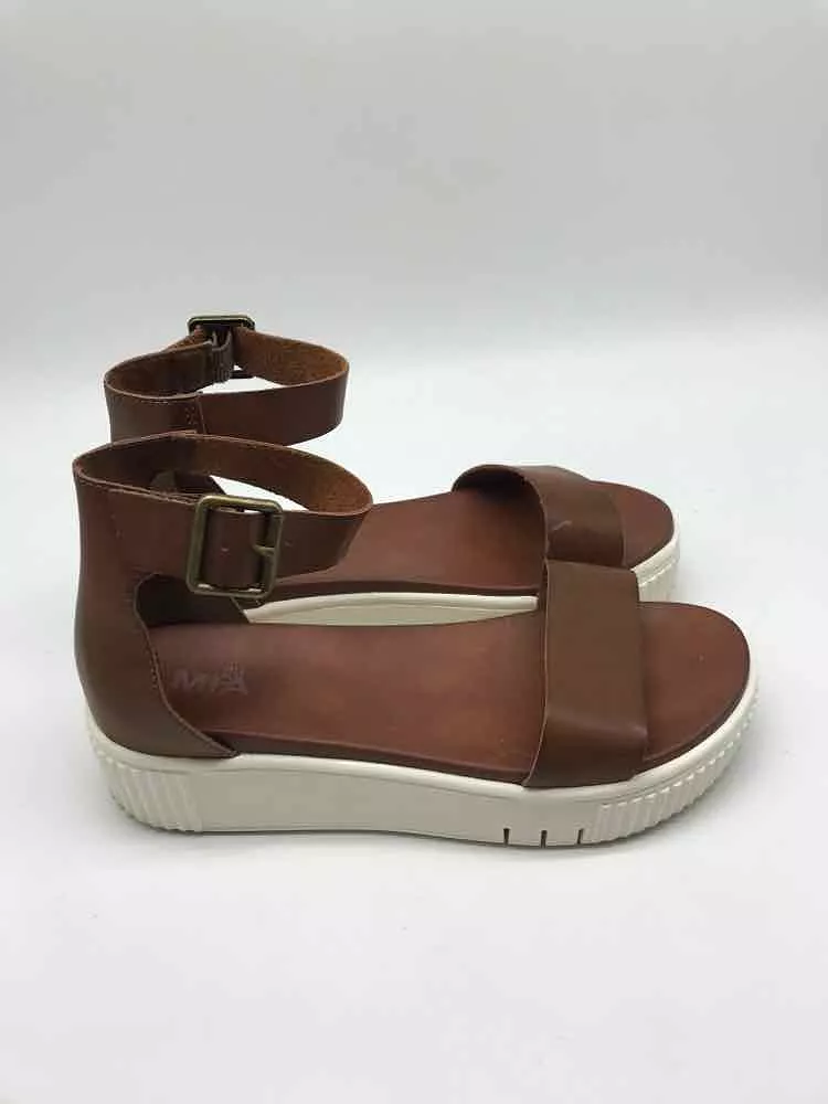 Used MIA Brown Size 8 Slingback Sandals