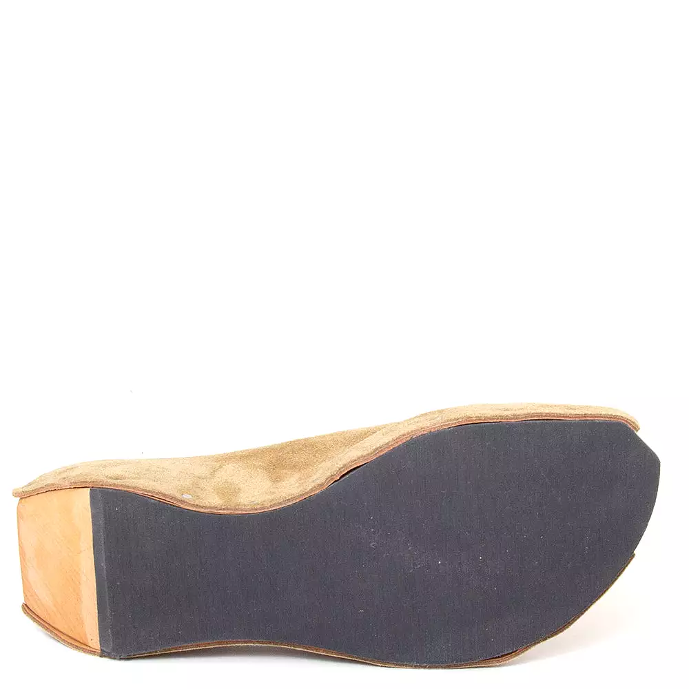 Women's wooden suede clog for showcasing