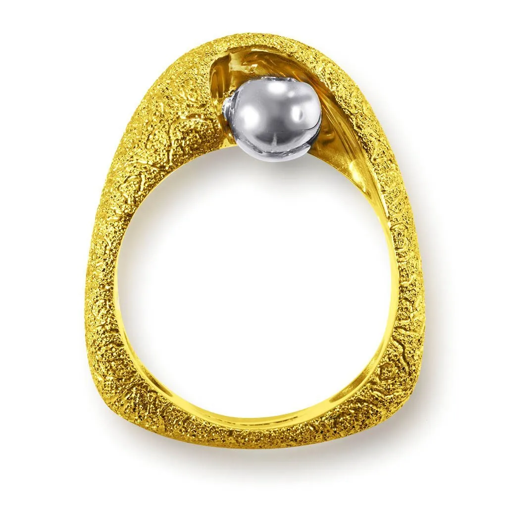 Yellow Gold Modern Art Ring Diamond.